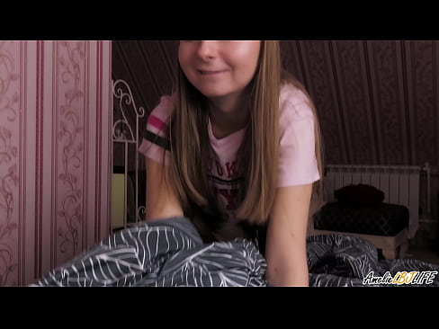 ❤️ Blondie onun BFF-ni dərindən sorur və ağzına boşaldır ❤️❌ Sikişmə videosu az.mouthporn.ru ❌️❤